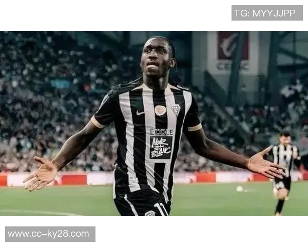 德天空报道水晶宫与昂热就S谢里夫转会进行深入谈判潜在费用达2500万欧元