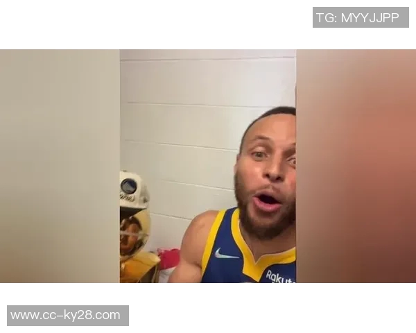 库里中场查看社媒恶评后下半场疯狂发力引发热议